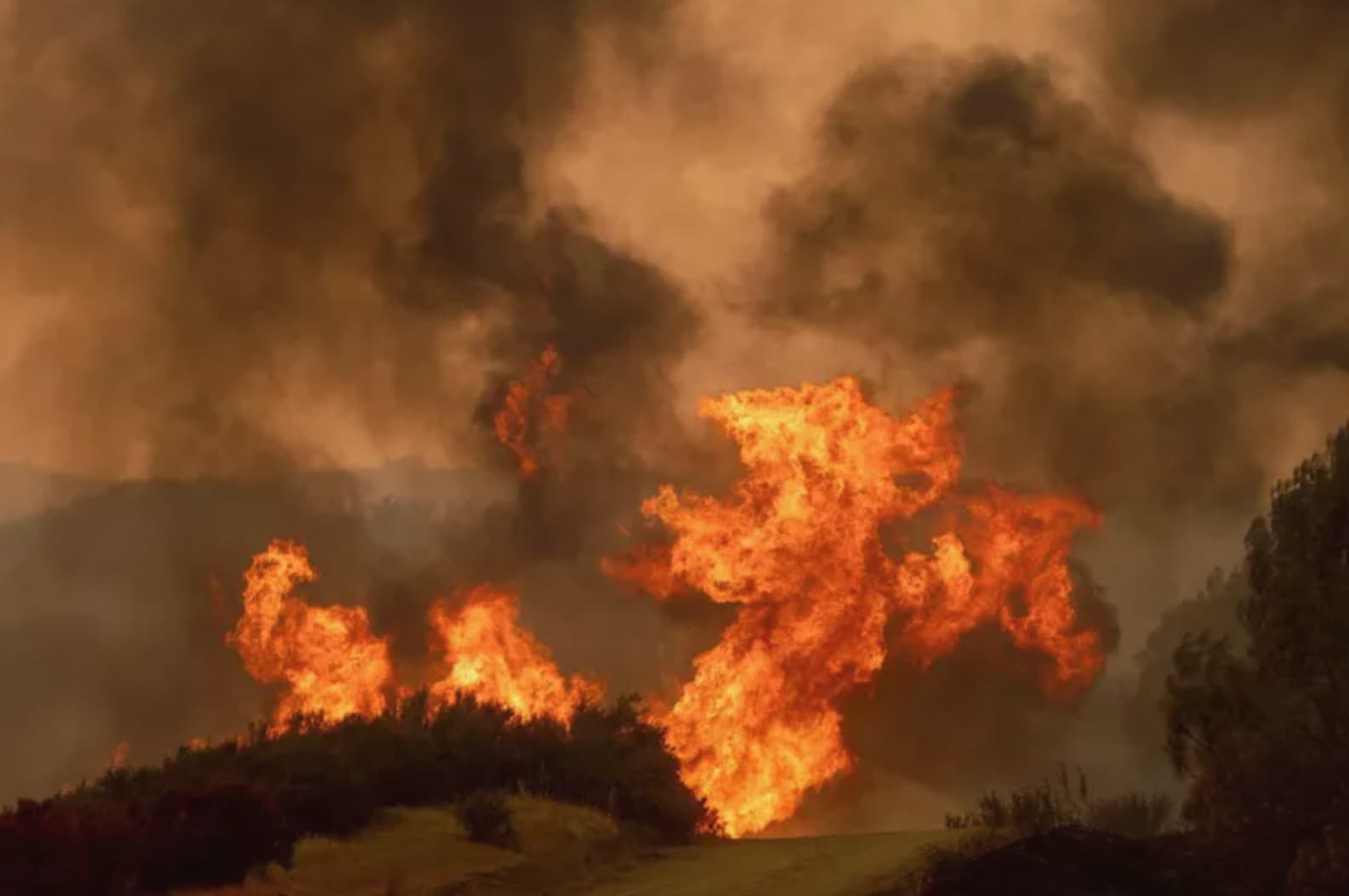 28 Disastrous Photos of the California Wildfires